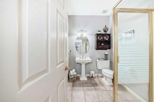 188 Chapala Drive Se, Calgary, AB - Indoor Photo Showing Bathroom