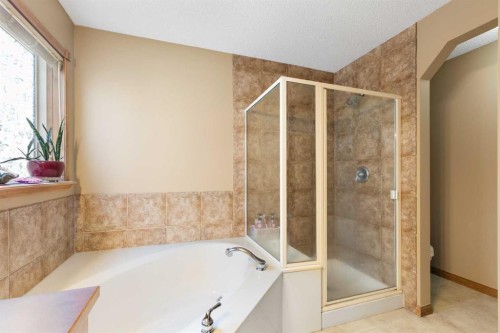 34 Tuscany Meadows Drive Nw, Calgary, AB - Indoor Photo Showing Bathroom