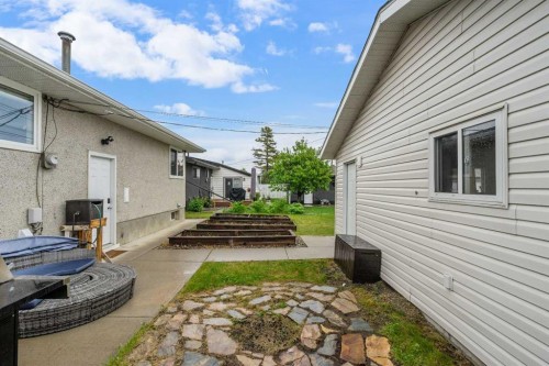 9211 Allison Drive Se, Calgary, AB 