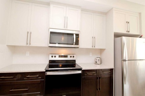3 Sunrise Heights, Cochrane, AB - Indoor Photo Showing Kitchen With Stainless Steel Kitchen With Upgraded Kitchen