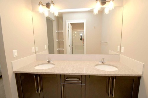 3 Sunrise Heights, Cochrane, AB - Indoor Photo Showing Bathroom