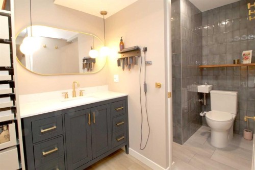 3 Sunrise Heights, Cochrane, AB - Indoor Photo Showing Bathroom