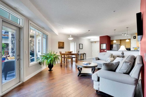 1132-2330 Fish Creek Boulevard Sw, Calgary, AB - Indoor Photo Showing Living Room