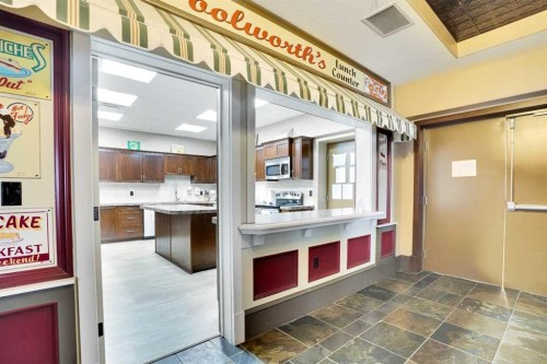 1132-2330 Fish Creek Boulevard Sw, Calgary, AB - Indoor