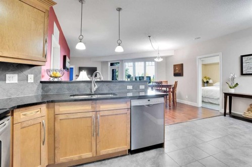1132-2330 Fish Creek Boulevard Sw, Calgary, AB - Indoor Photo Showing Kitchen