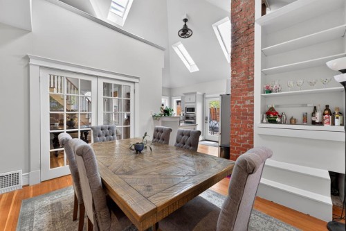 625 29 Avenue Sw, Calgary, AB - Indoor Photo Showing Dining Room