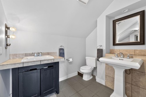 625 29 Avenue Sw, Calgary, AB - Indoor Photo Showing Bathroom