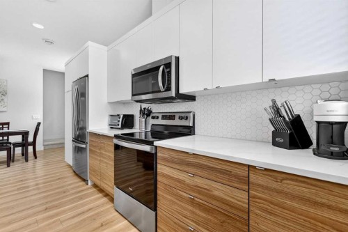 33-230 Seton Passage Se, Calgary, AB - Indoor Photo Showing Kitchen