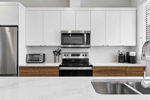 33-230 Seton Passage Se, Calgary, AB - Indoor Photo Showing Kitchen With Stainless Steel Kitchen With Double Sink With Upgraded Kitchen