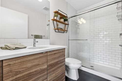 33-230 Seton Passage Se, Calgary, AB - Indoor Photo Showing Bathroom