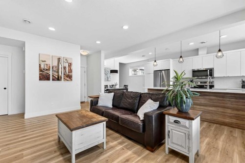 33-230 Seton Passage Se, Calgary, AB - Indoor Photo Showing Living Room