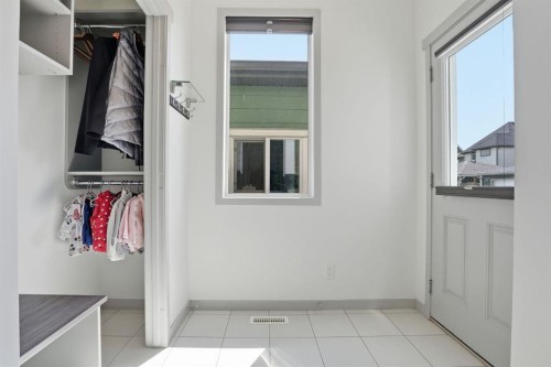 341 Marquis Heights Se, Calgary, AB - Indoor