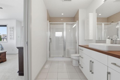 341 Marquis Heights Se, Calgary, AB - Indoor Photo Showing Bathroom