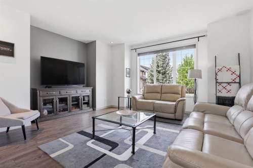 341 Marquis Heights Se, Calgary, AB - Indoor Photo Showing Living Room