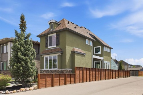 341 Marquis Heights Se, Calgary, AB - Outdoor