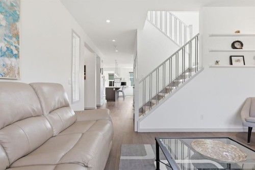 341 Marquis Heights Se, Calgary, AB - Indoor