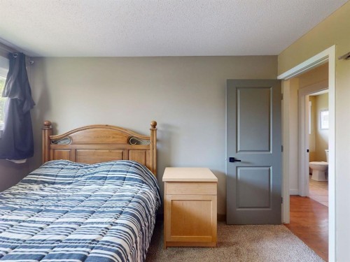 5839 Dalkeith Hill Nw, Calgary, AB - Indoor Photo Showing Bedroom