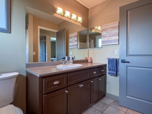 5839 Dalkeith Hill Nw, Calgary, AB - Indoor Photo Showing Bathroom