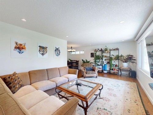 5839 Dalkeith Hill Nw, Calgary, AB - Indoor Photo Showing Living Room
