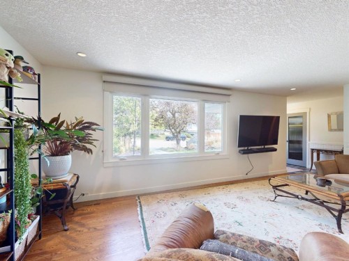 5839 Dalkeith Hill Nw, Calgary, AB - Indoor Photo Showing Living Room