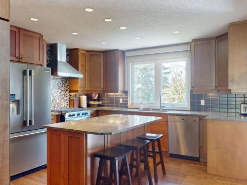 5839 Dalkeith Hill Nw, Calgary, AB - Indoor Photo Showing Kitchen