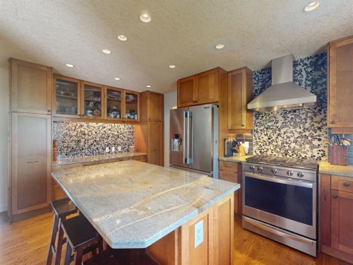 5839 Dalkeith Hill Nw, Calgary, AB - Indoor Photo Showing Kitchen With Upgraded Kitchen