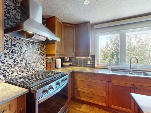 5839 Dalkeith Hill Nw, Calgary, AB - Indoor Photo Showing Kitchen With Double Sink