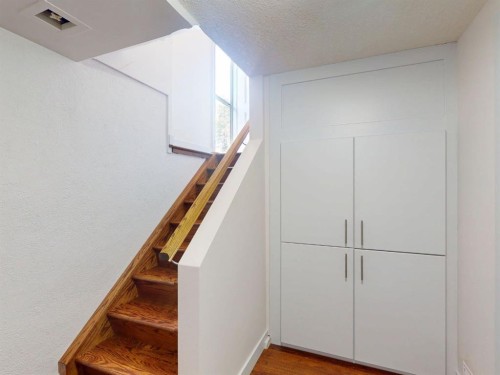 5839 Dalkeith Hill Nw, Calgary, AB - Indoor Photo Showing Other Room