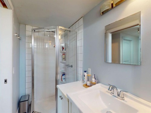 5839 Dalkeith Hill Nw, Calgary, AB - Indoor Photo Showing Bathroom