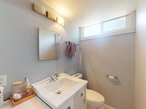5839 Dalkeith Hill Nw, Calgary, AB - Indoor Photo Showing Bathroom