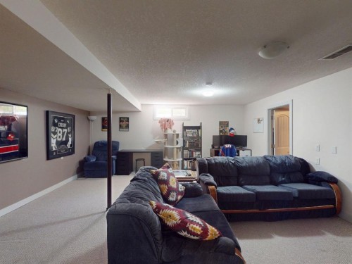 5839 Dalkeith Hill Nw, Calgary, AB - Indoor Photo Showing Living Room