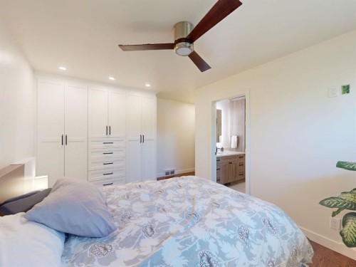 5839 Dalkeith Hill Nw, Calgary, AB - Indoor Photo Showing Bedroom