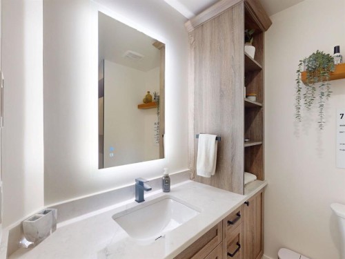 5839 Dalkeith Hill Nw, Calgary, AB - Indoor Photo Showing Bathroom