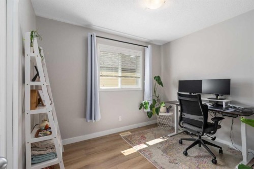 105 Sunset Common, Cochrane, AB - Indoor Photo Showing Office