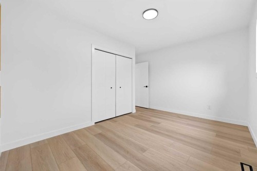 5423 Madigan Drive Ne, Calgary, AB - Indoor Photo Showing Other Room