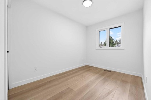 5423 Madigan Drive Ne, Calgary, AB - Indoor Photo Showing Other Room