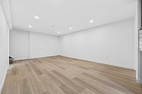 5423 Madigan Drive Ne, Calgary, AB - Indoor Photo Showing Other Room