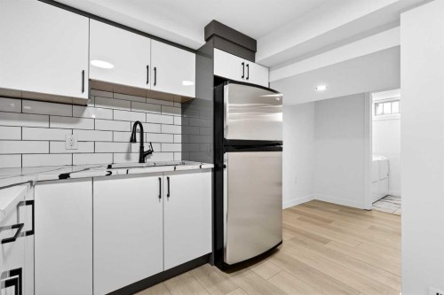 5423 Madigan Drive Ne, Calgary, AB - Indoor Photo Showing Kitchen