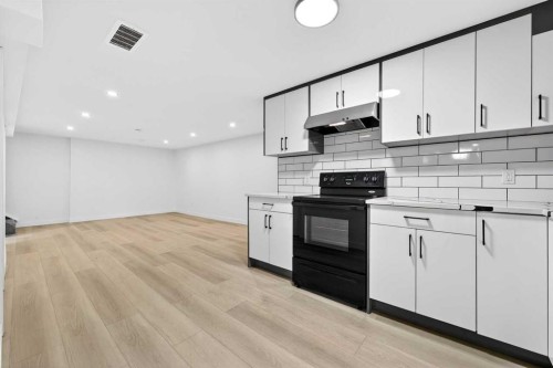 5423 Madigan Drive Ne, Calgary, AB - Indoor Photo Showing Kitchen