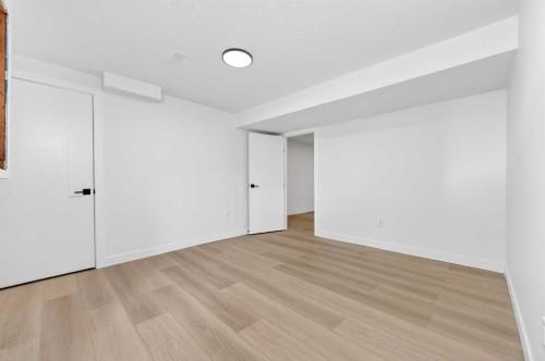 5423 Madigan Drive Ne, Calgary, AB - Indoor Photo Showing Other Room