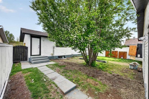 5423 Madigan Drive Ne, Calgary, AB - Outdoor