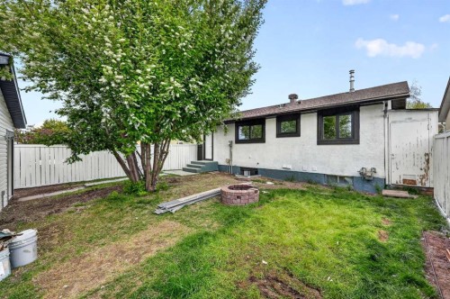 5423 Madigan Drive Ne, Calgary, AB - Outdoor
