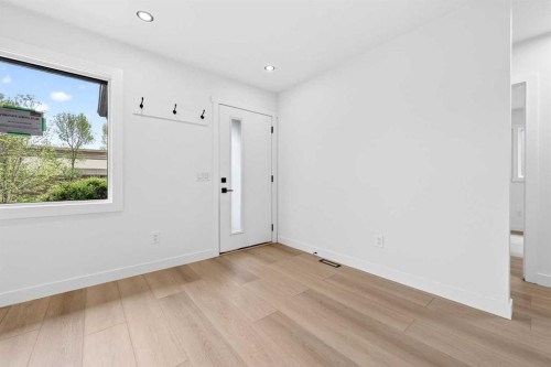 5423 Madigan Drive Ne, Calgary, AB - Indoor Photo Showing Other Room