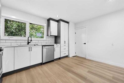 5423 Madigan Drive Ne, Calgary, AB - Indoor Photo Showing Kitchen