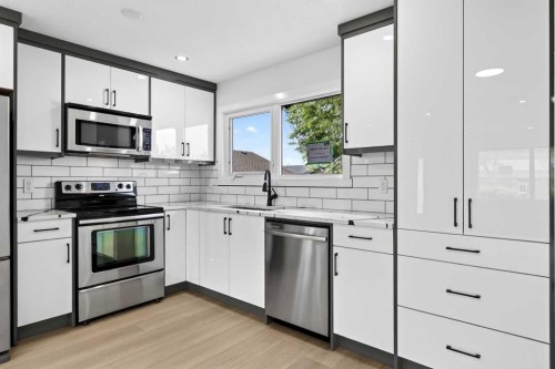 5423 Madigan Drive Ne, Calgary, AB - Indoor Photo Showing Kitchen With Stainless Steel Kitchen With Upgraded Kitchen