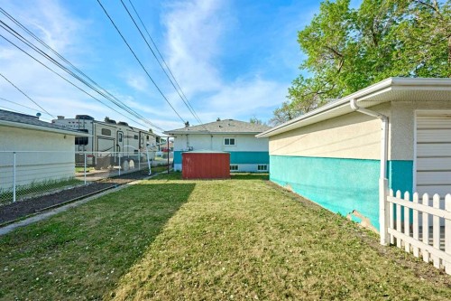 2511 22 Street Nw, Calgary, AB - Outdoor