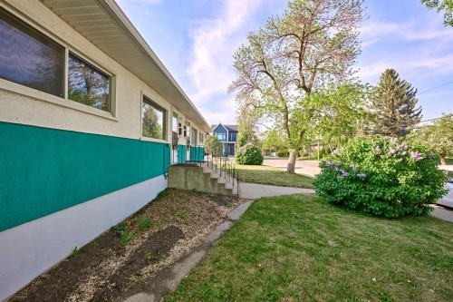 2511 22 Street Nw, Calgary, AB - Outdoor