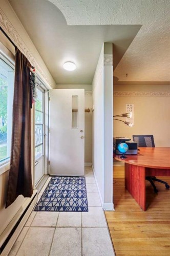 2511 22 Street Nw, Calgary, AB - Indoor Photo Showing Office