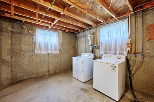 2511 22 Street Nw, Calgary, AB - Indoor Photo Showing Laundry Room