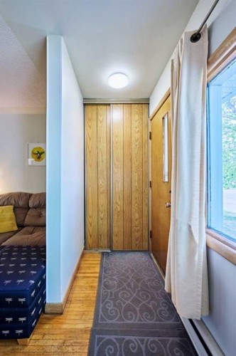 2511 22 Street Nw, Calgary, AB - Indoor Photo Showing Other Room